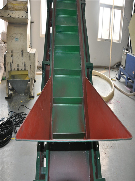 擋邊輸送機
